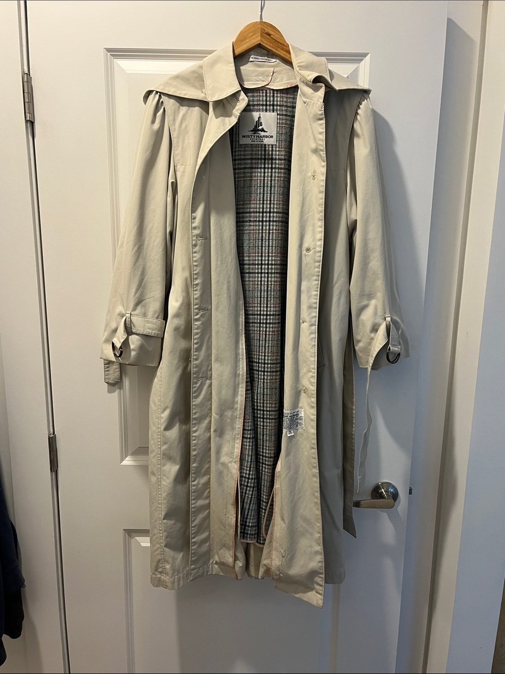 Vinrage Misty Harbor Women’s Beige Trench Coat with Plaid Lining